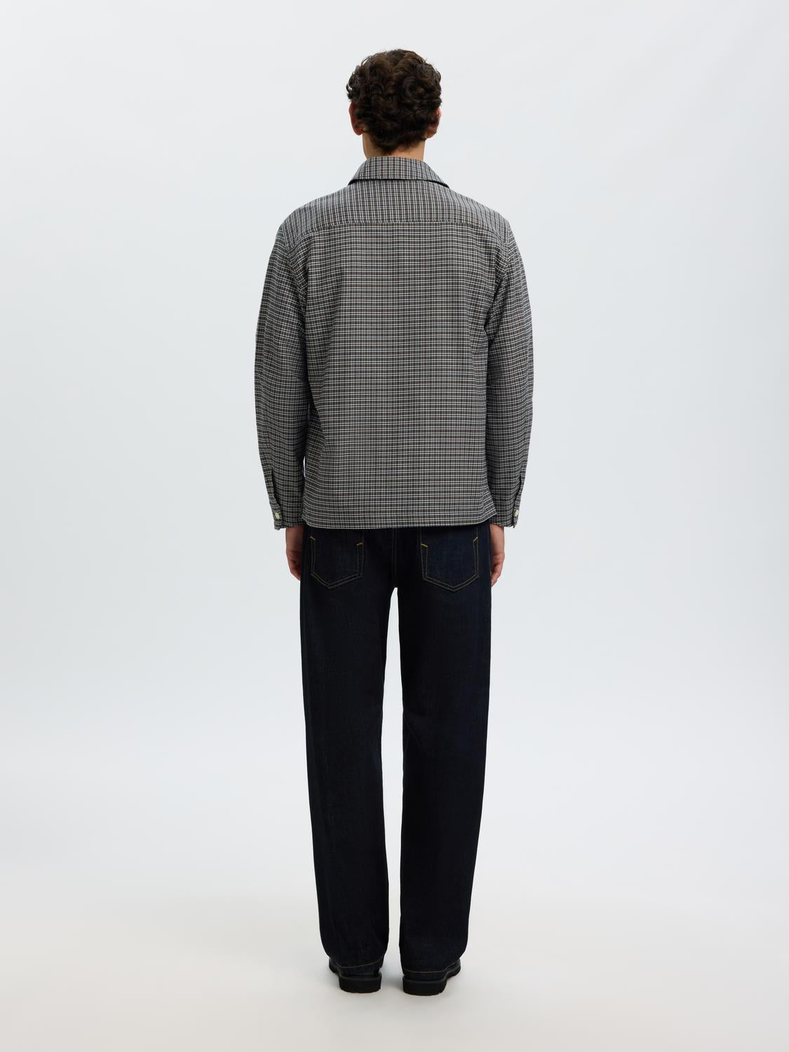 model_shot-back