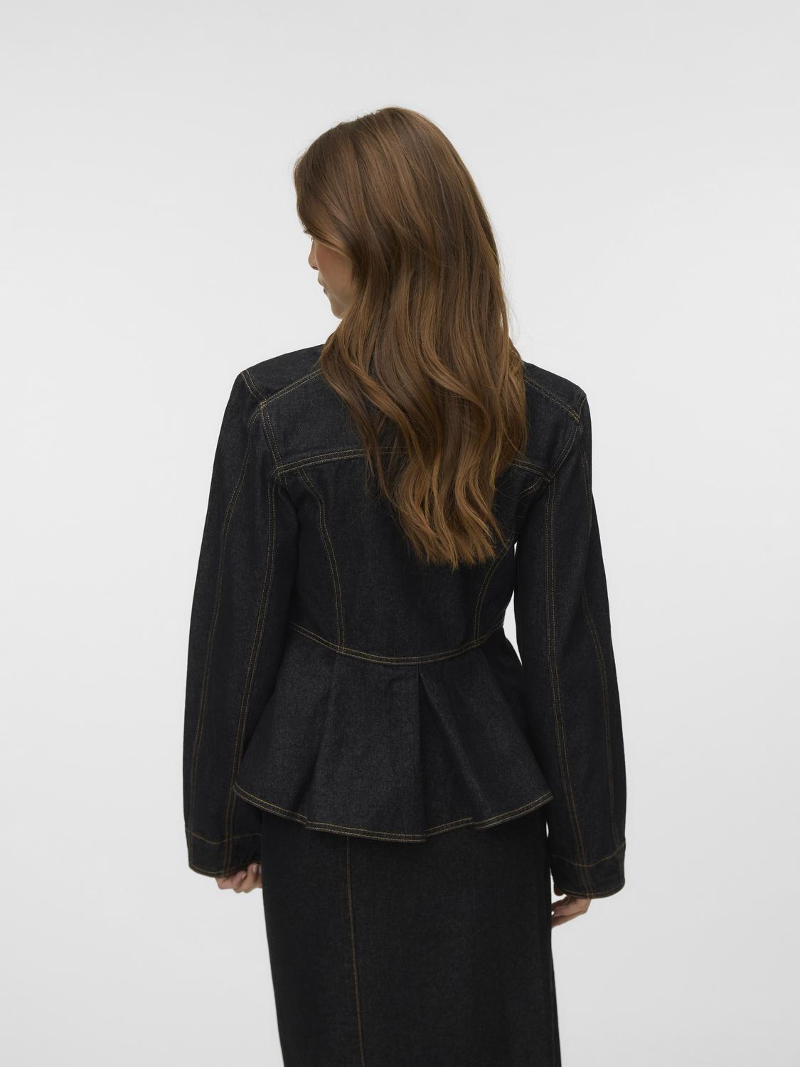 model_shot-back