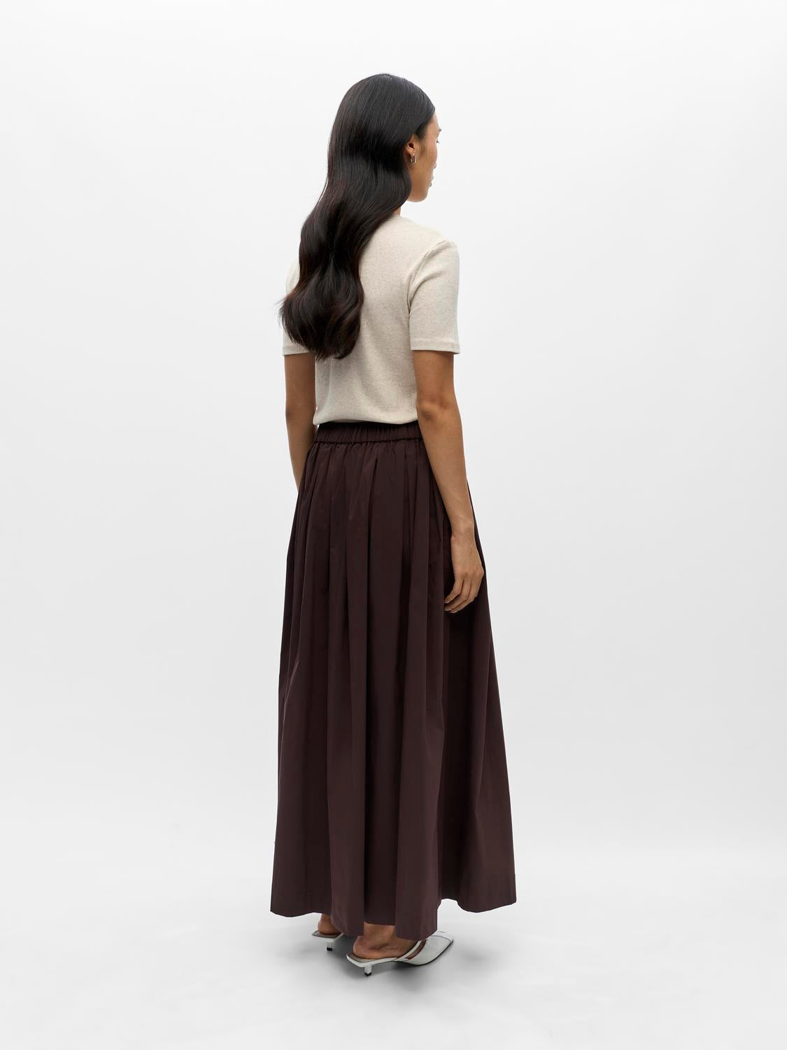 model_shot-back